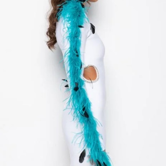 🆕🆕🔥🔥In It To Win It Real Feather Bandage Dress🔥🔥 - Picture 7 of 8